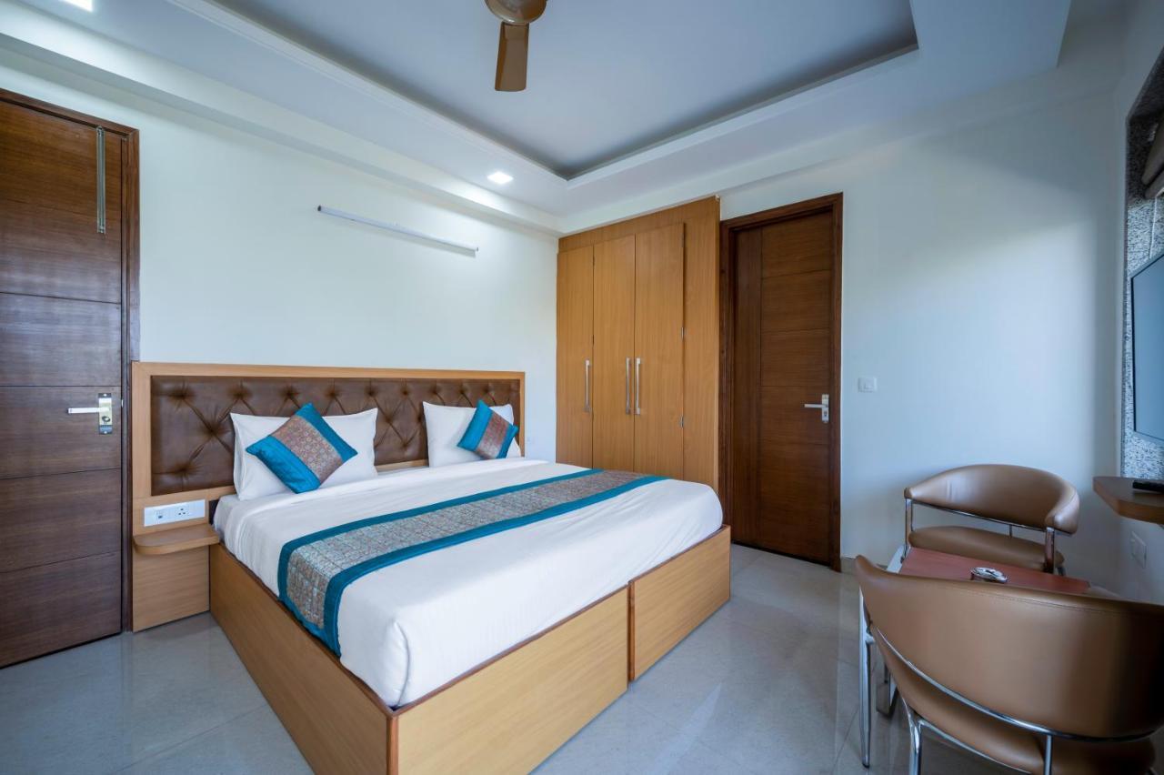 Hotel The Palms I Near Medanta Medicity I Sec-38