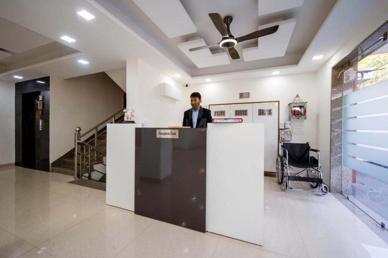 The Palms I Near Medanta Medicity I Sec-38 3* Gurgaon