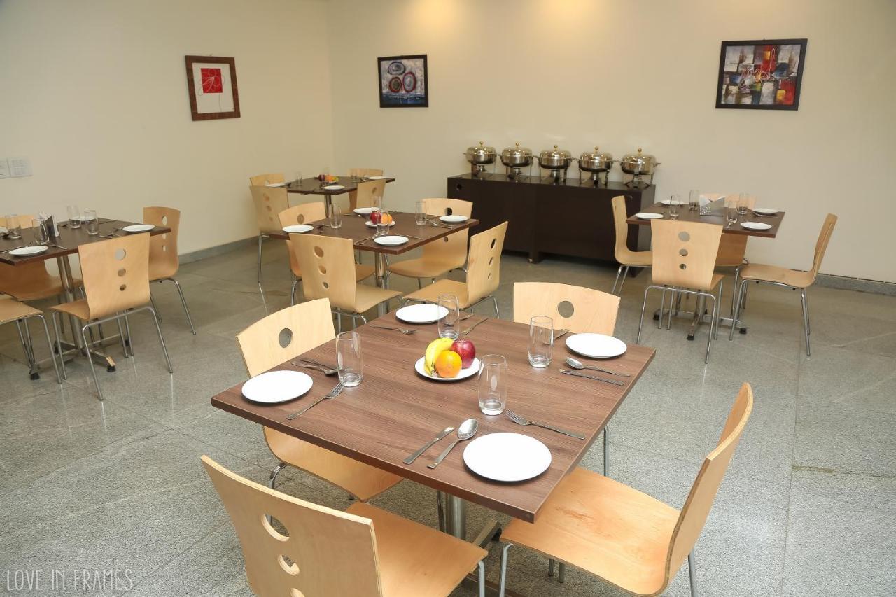 Ahuja Residency Centre 3*