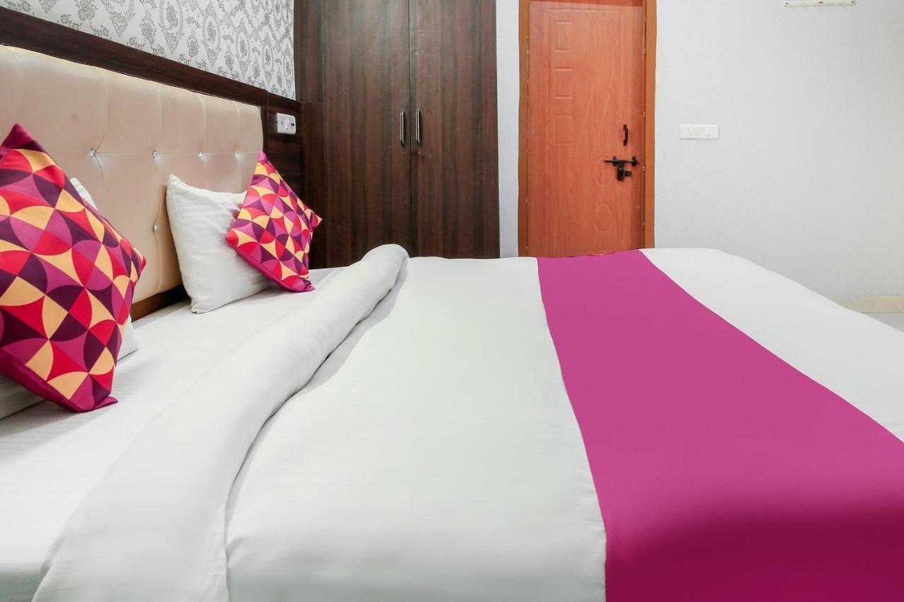 Oyo 28264 Chirag House Hotel