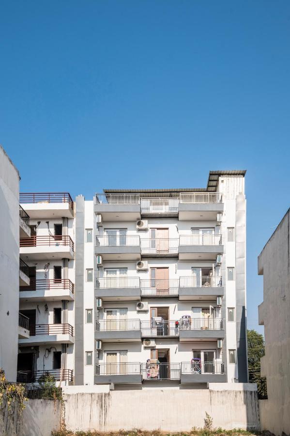 Hotel The Palms I Near Medanta Medicity I Sec-38 3*