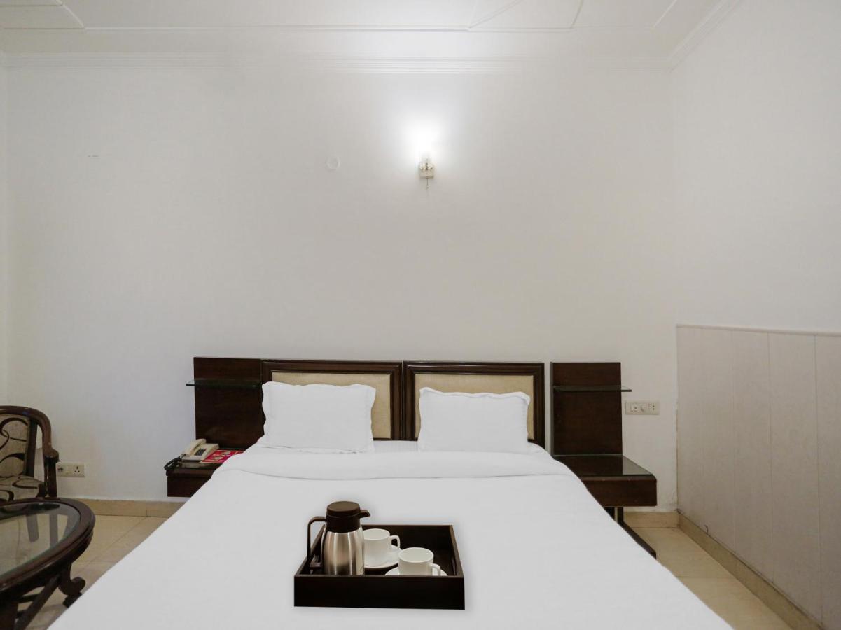 Oyo Townhouse 823 Leaf Hotel 3*