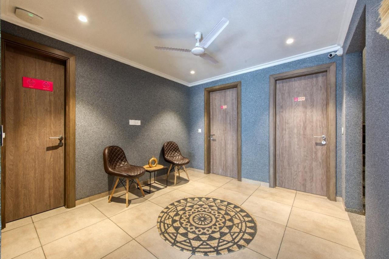 Rosastays Gurugram Golf Course * Gurgaon