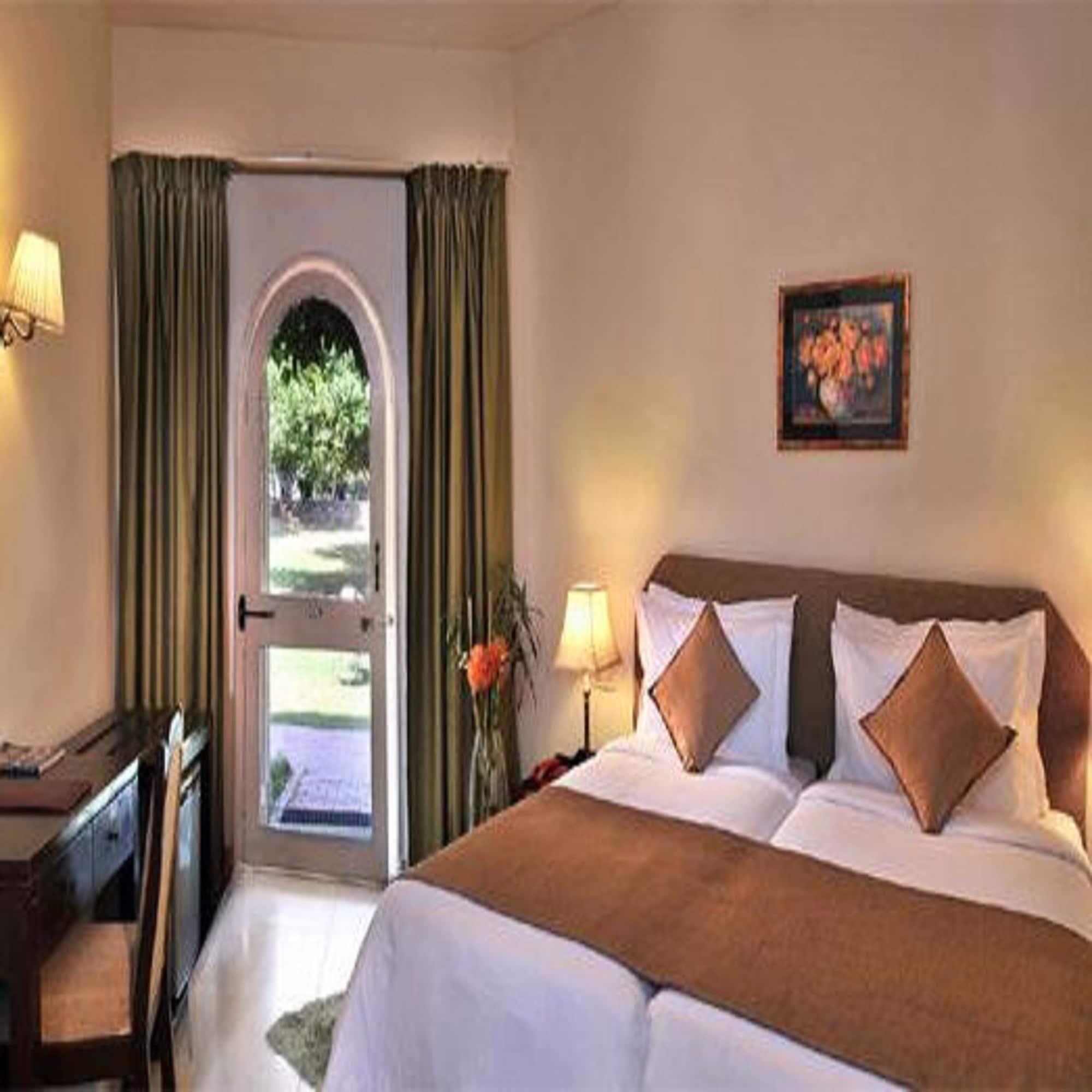 Resort Western Country Club Gurgaon