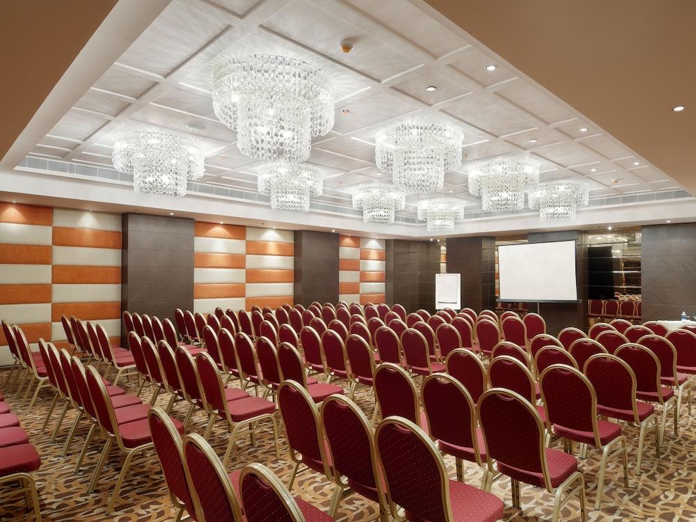 Hotel Ds Clarks Gurgaon
