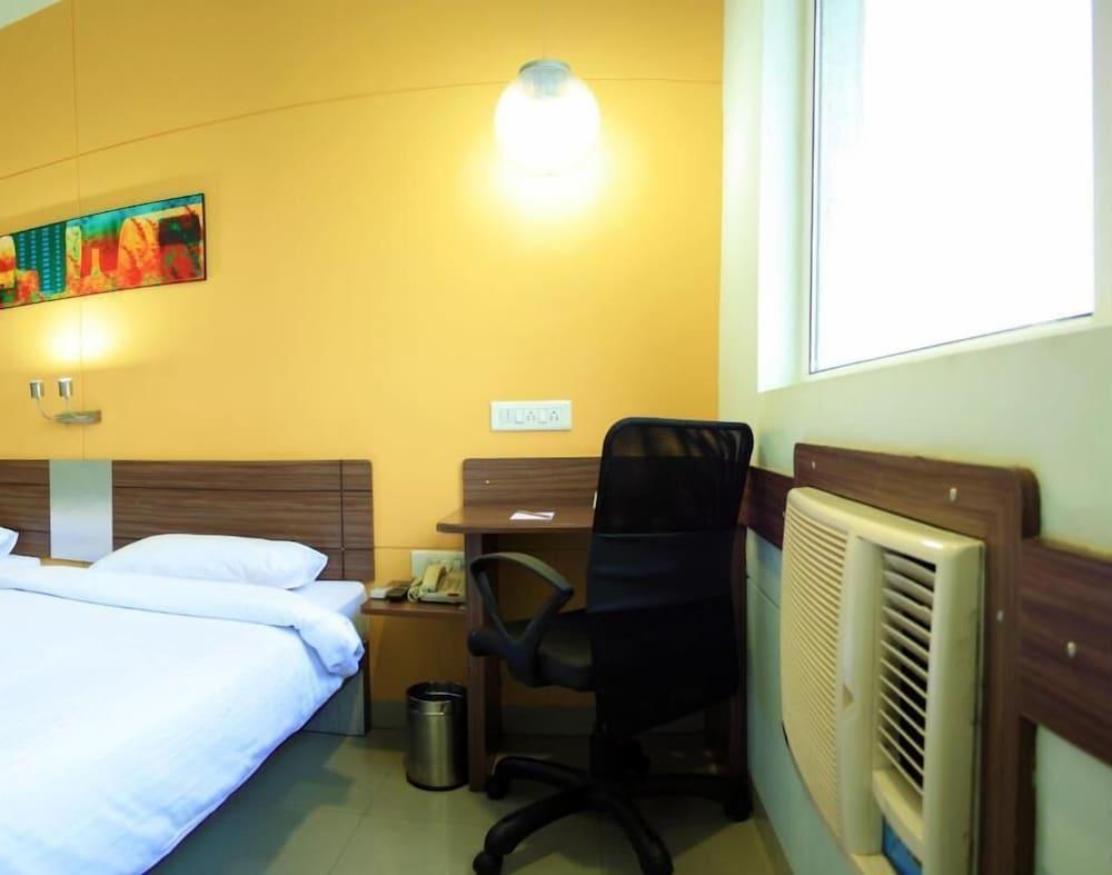 Manesar Hotel