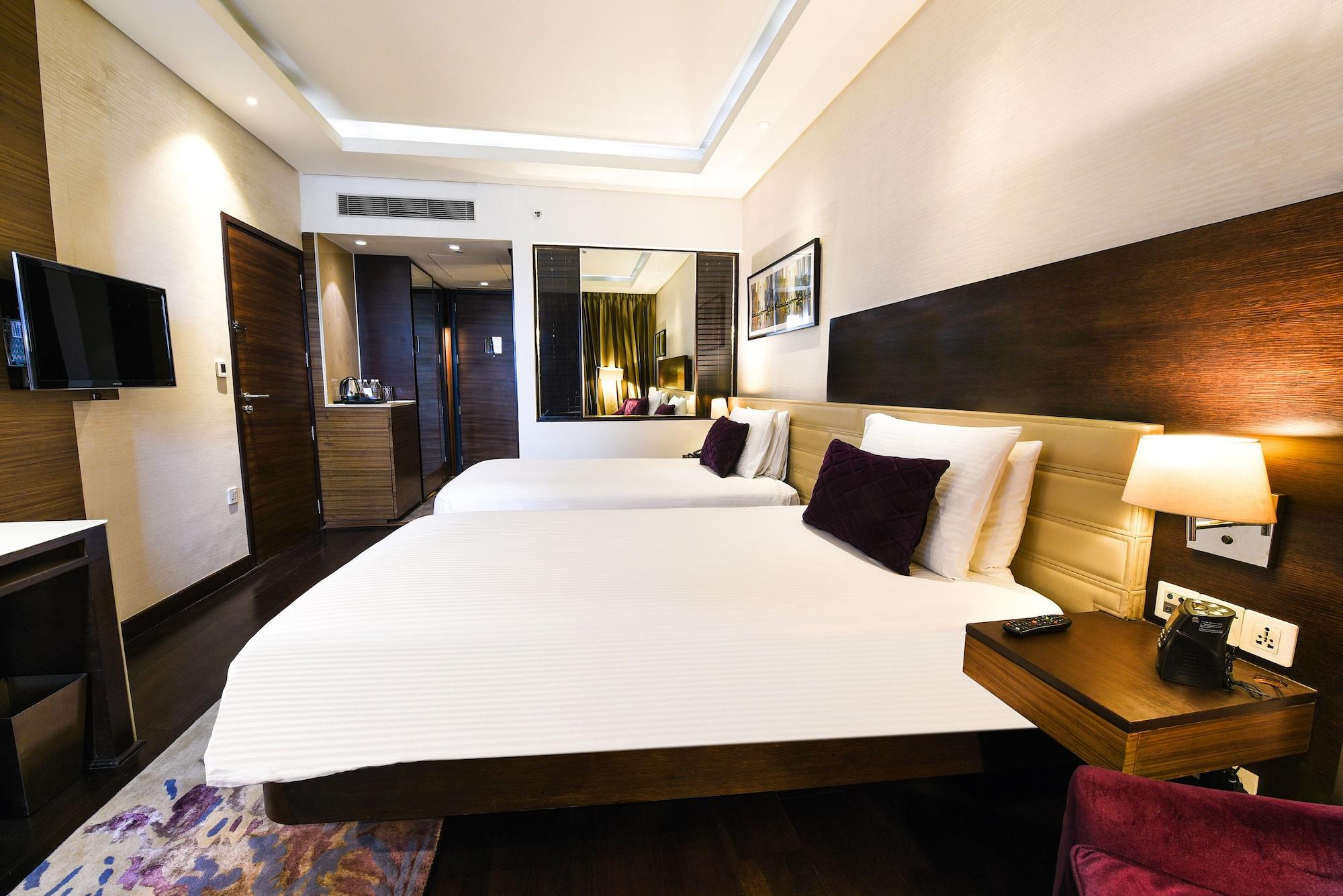 Hotel Doubletree By Hilton Gurugram Baani Square 5*