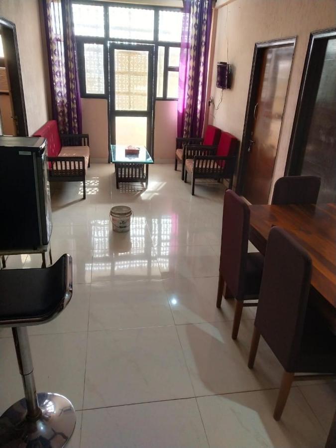 Apartment Mufis Homestay, Emerald Compound, New Palam Vihar-2 *