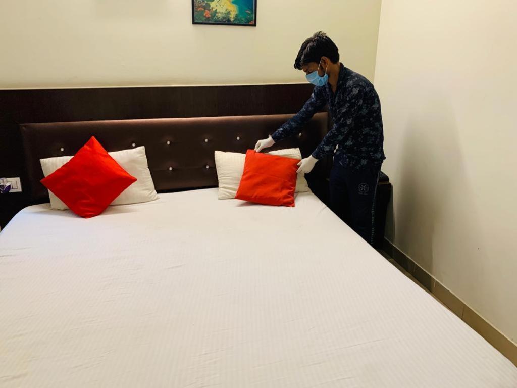 Capital O 19344 Tree Residency Hotel 3*