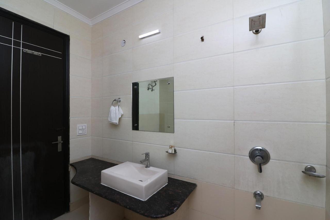 Capital O 19344 Tree Residency 3* Gurgaon