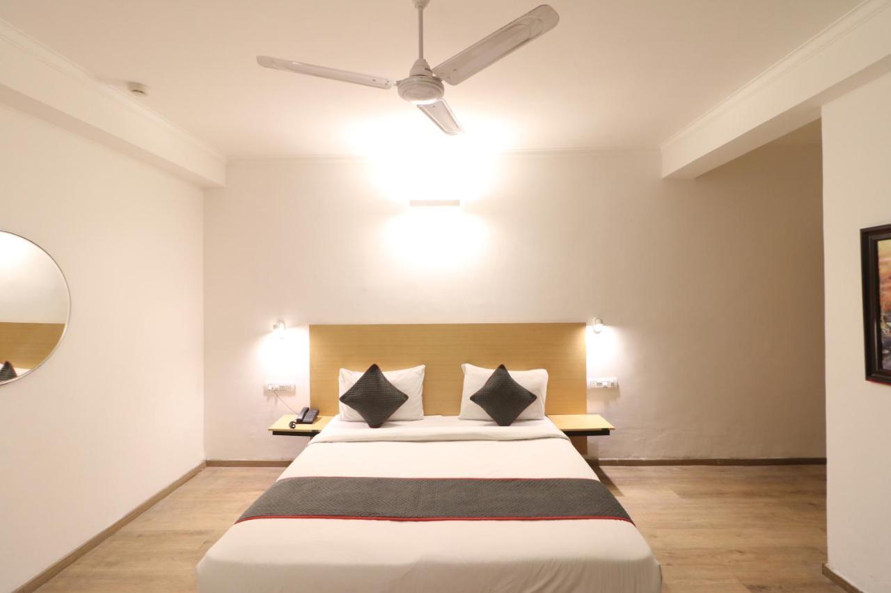 Hotel Flora Residency Gurgaon