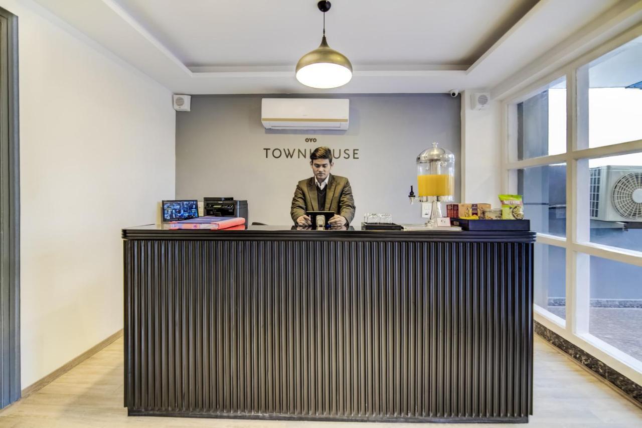 Super Oyo Townhouse 1251 Luxury Gurgaon