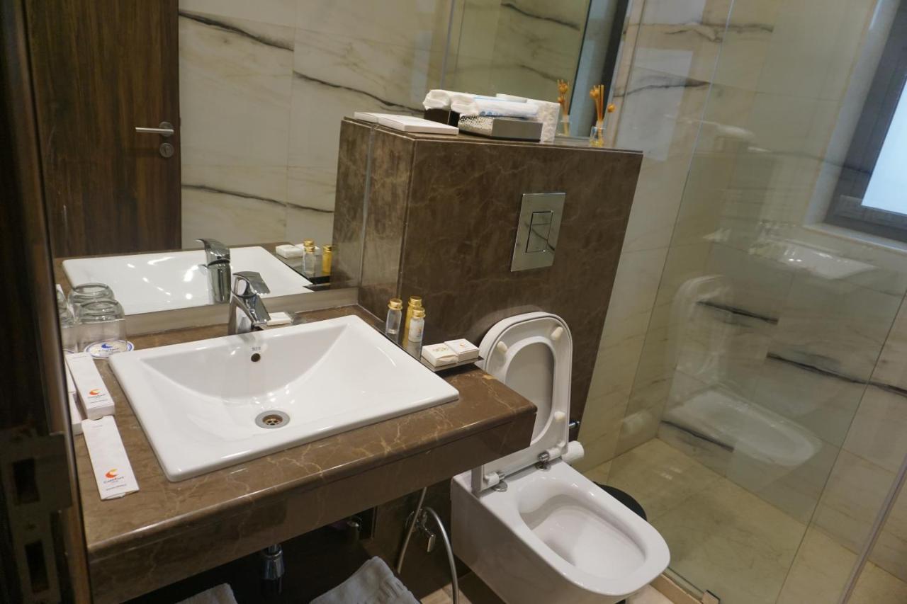 Comfort Dhaliwals, Hotel Gurgaon