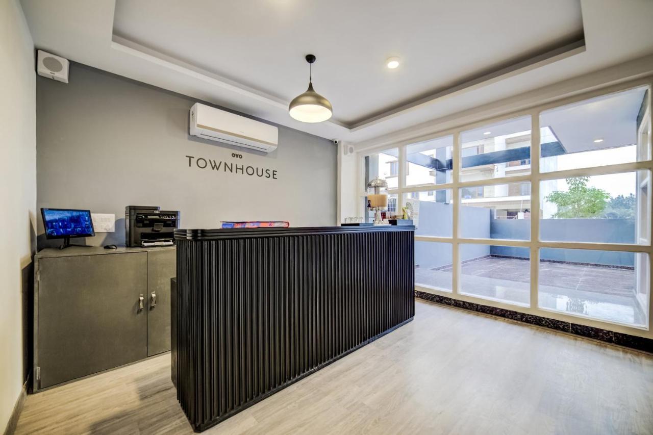 Super Oyo Townhouse 1251 Luxury