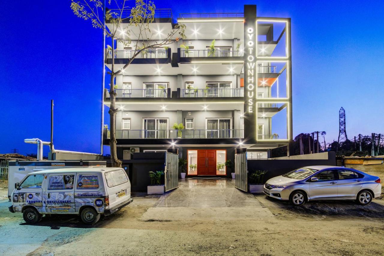 Super Oyo Townhouse 1251 Luxury Gurgaon
