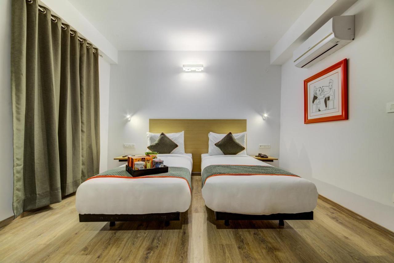 Super Oyo Townhouse 1251 Luxury Hotel 4*
