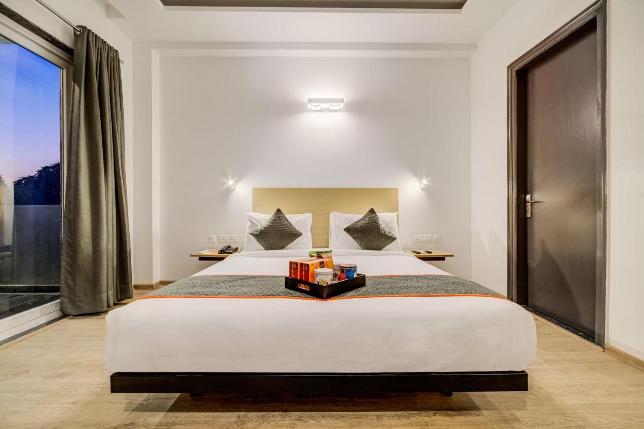 Super Oyo Townhouse 1251 Luxury Hotel 4*