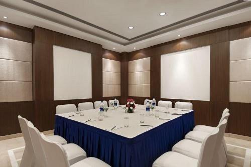 Inde Signature Tower Hotel