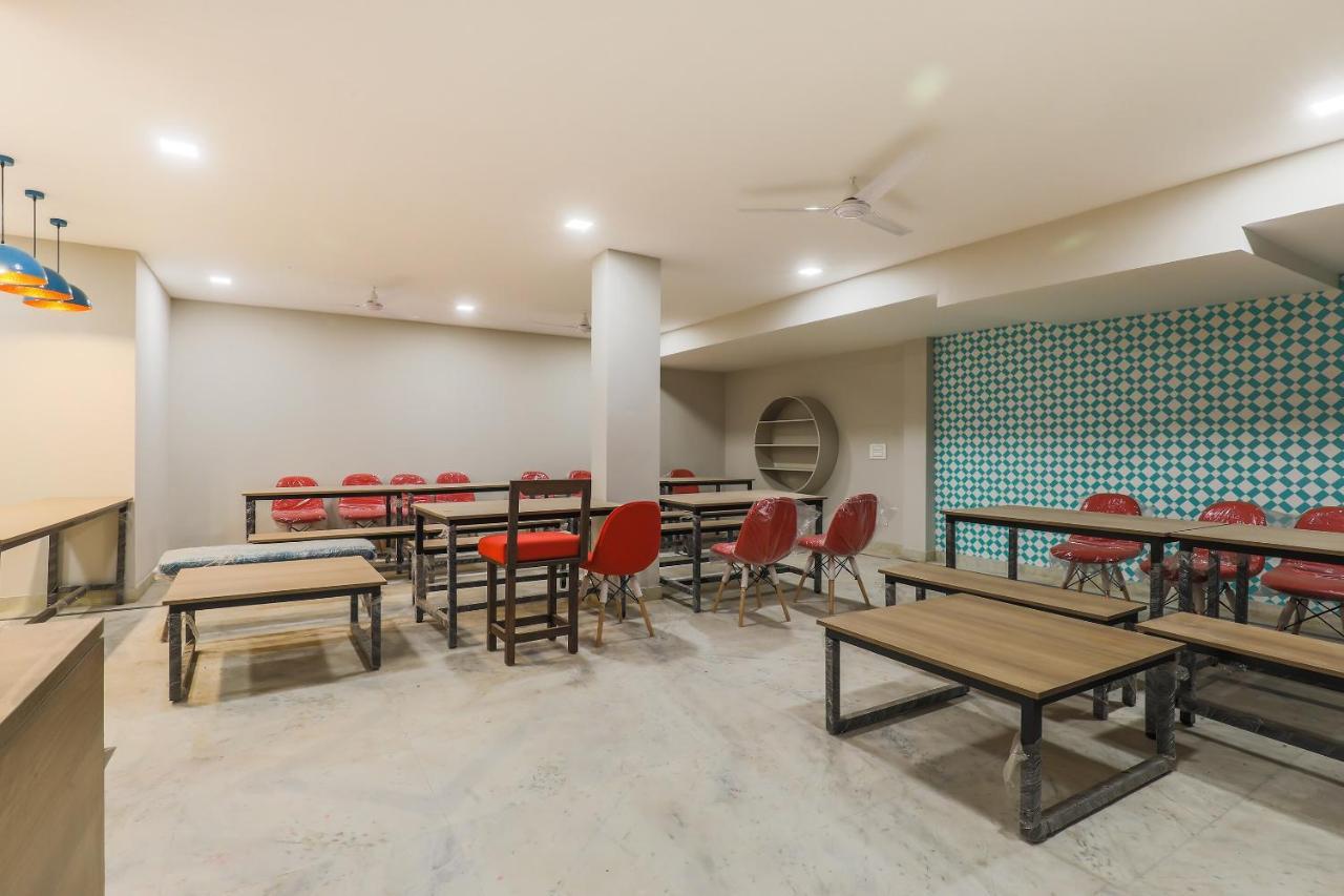 Hotel Capital O Seasons Near Omaxe Celebration Mall