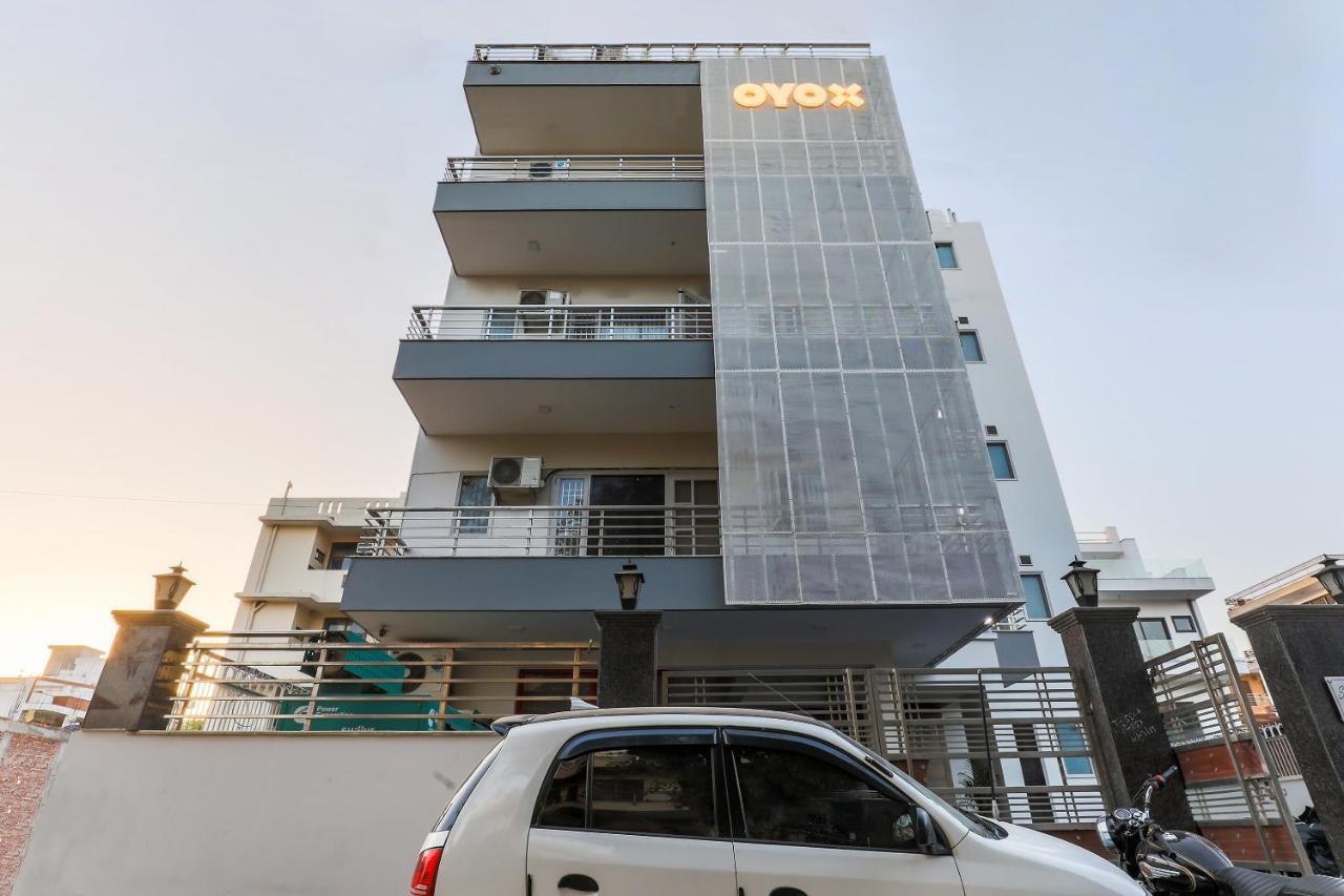 Capital O Seasons Near Omaxe Celebration Mall Hotel
