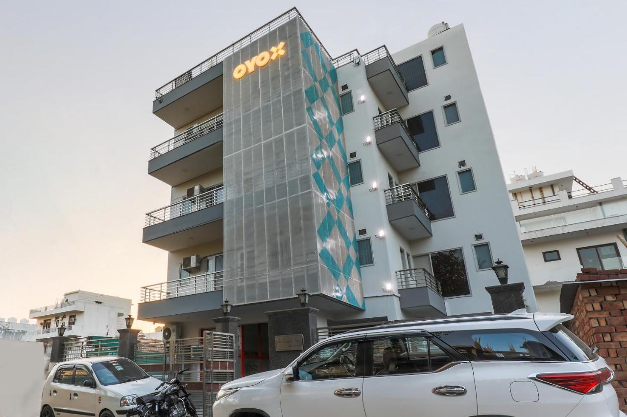 Hotel Capital O Seasons Near Omaxe Celebration Mall Gurgaon