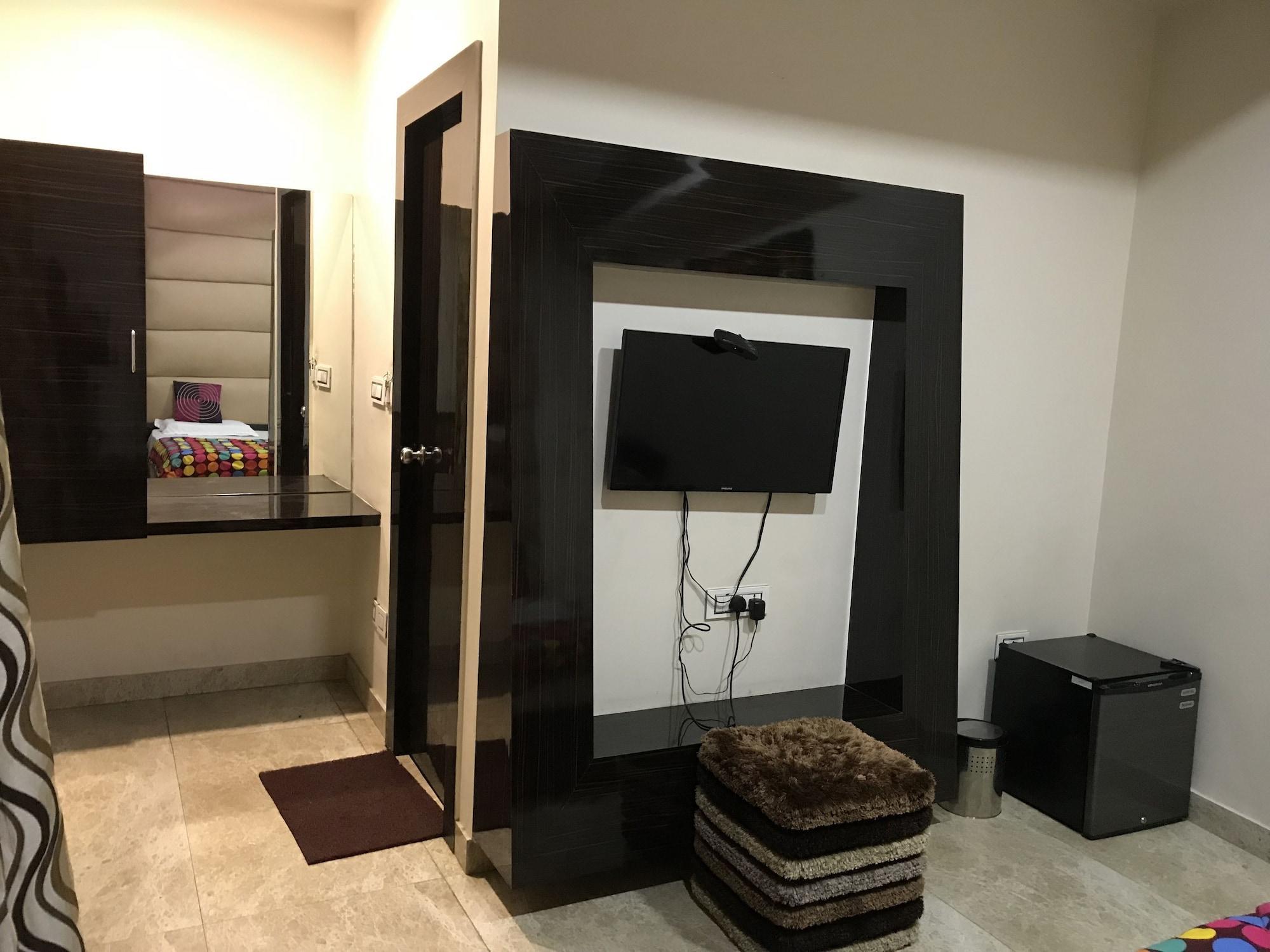 Hotel O Samrat Gurgaon