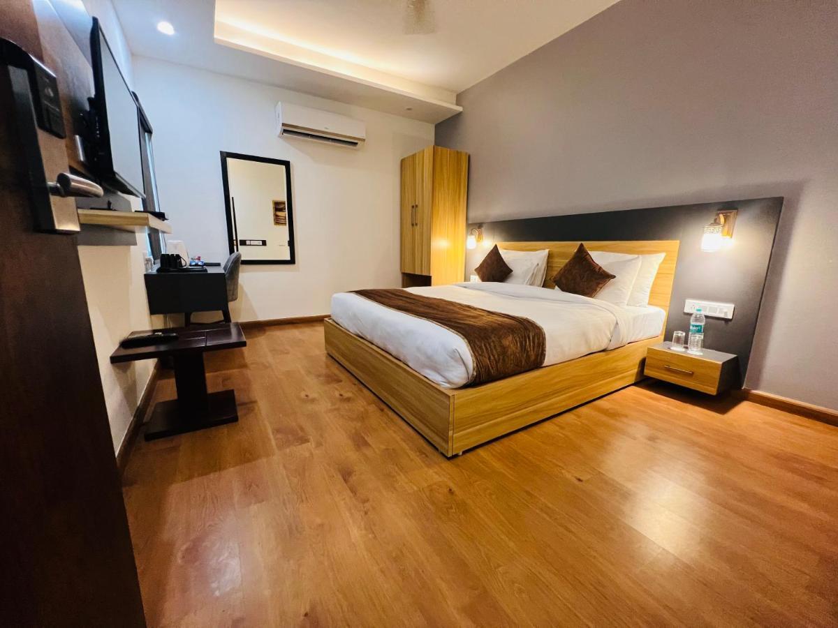Paras Hotel 3*