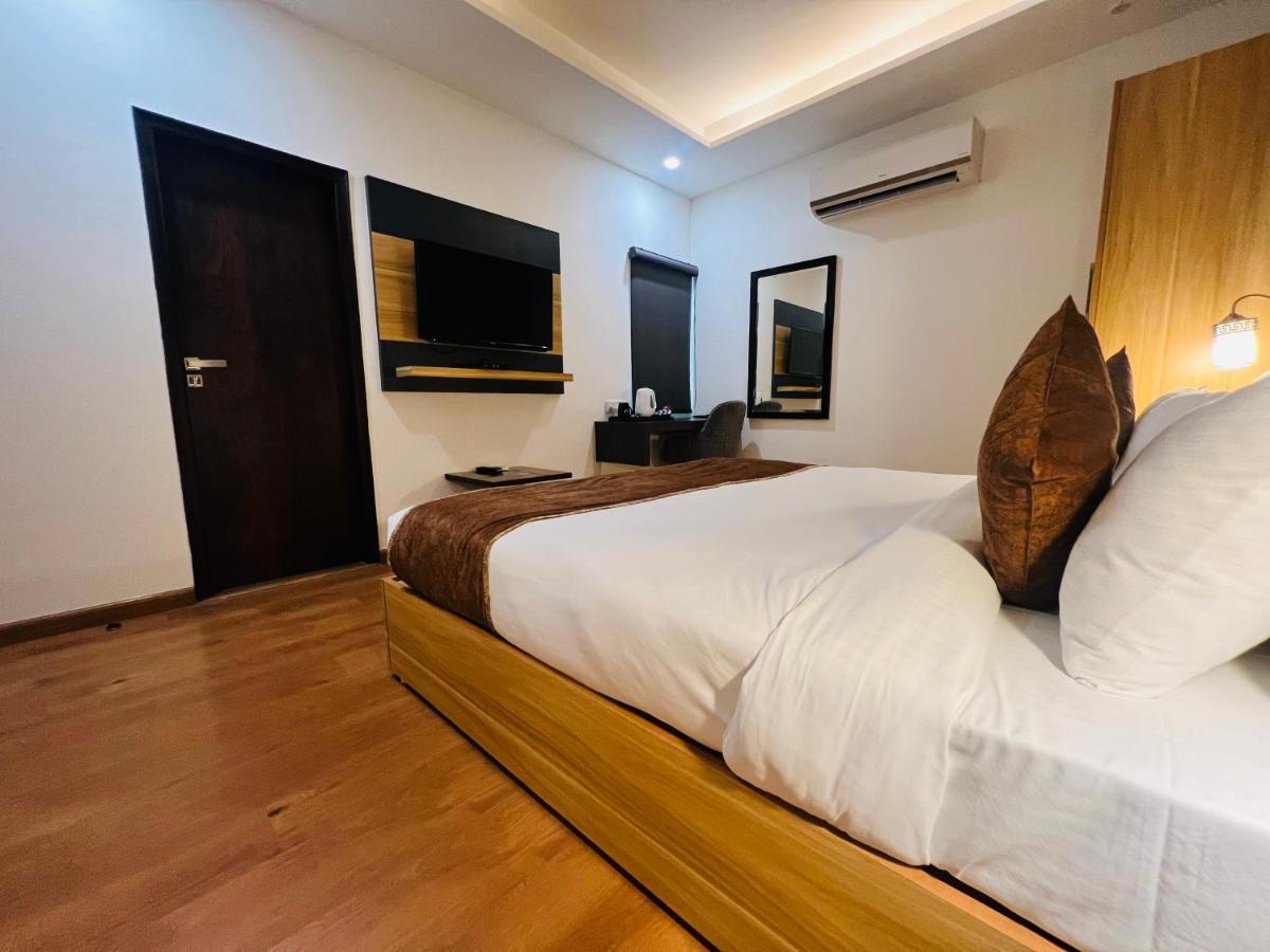 Paras 3* Gurgaon
