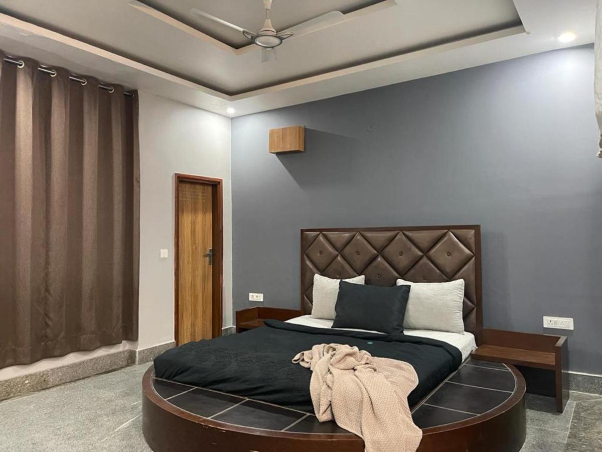 Big Hall For Functions, Parties Loud Music Allowed Guest house