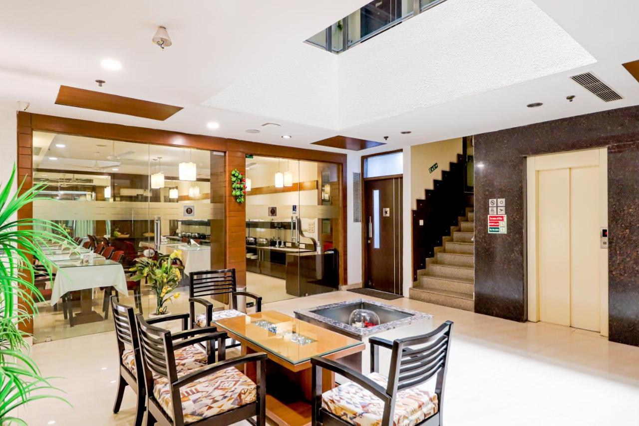 Guest house Ahuja Residency Cyber Ii