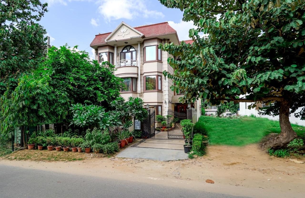 Guest house Ahuja Residency Cyber Ii