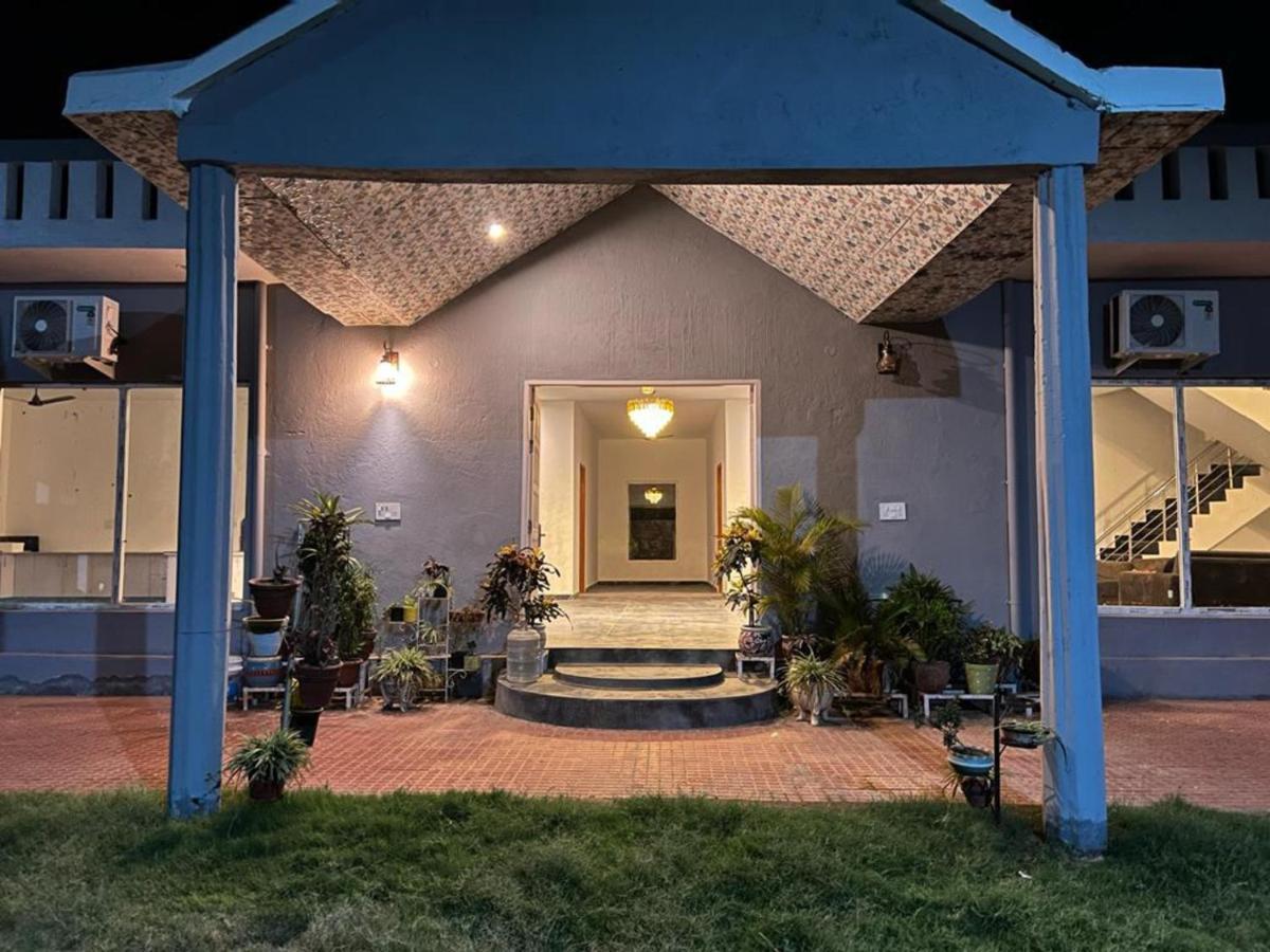 Entrie 2 Acre Farmhouse With Pool, 2 & Jacuzzi In Both Villa Gurgaon