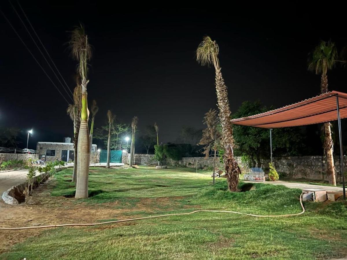 Entrie 2 Acre Farmhouse With Pool, 2 & Jacuzzi In Both Gurgaon