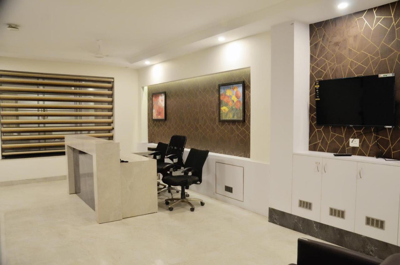 The Luxem - Behind Ibis Gurugram 3*