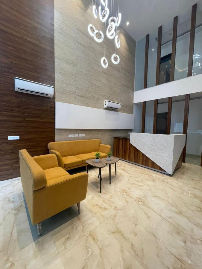 Hotel Flock I Golf Course Road Near Dlf Phase 1 Metro Station I