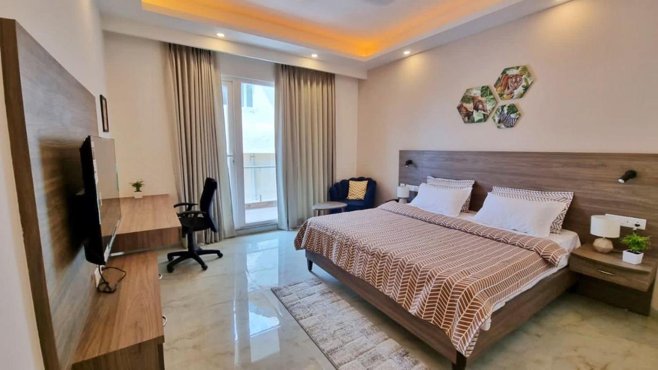 Hotel Flock I Golf Course Road Near Dlf Phase 1 Metro Station I 3*