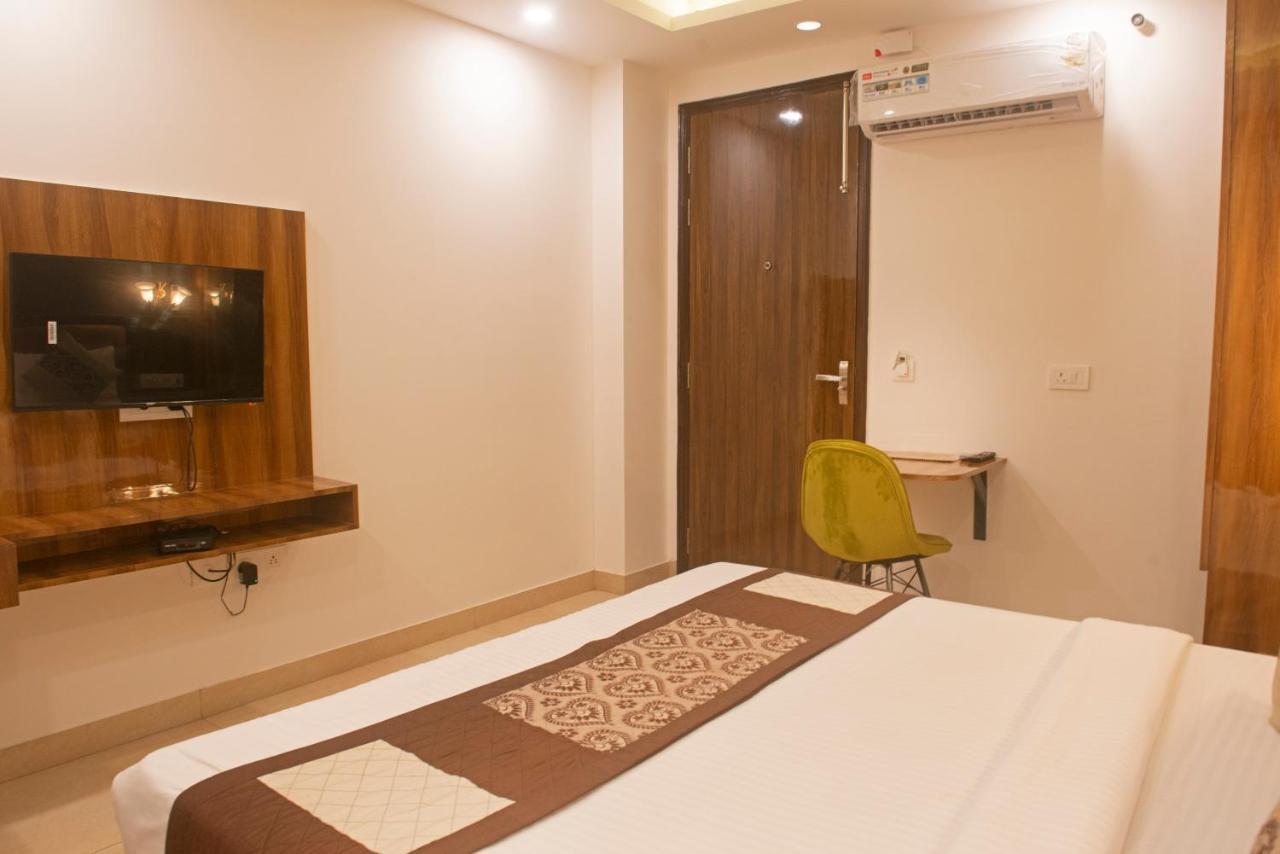 Hotel Posh Residency Huda City Center Gurgaon