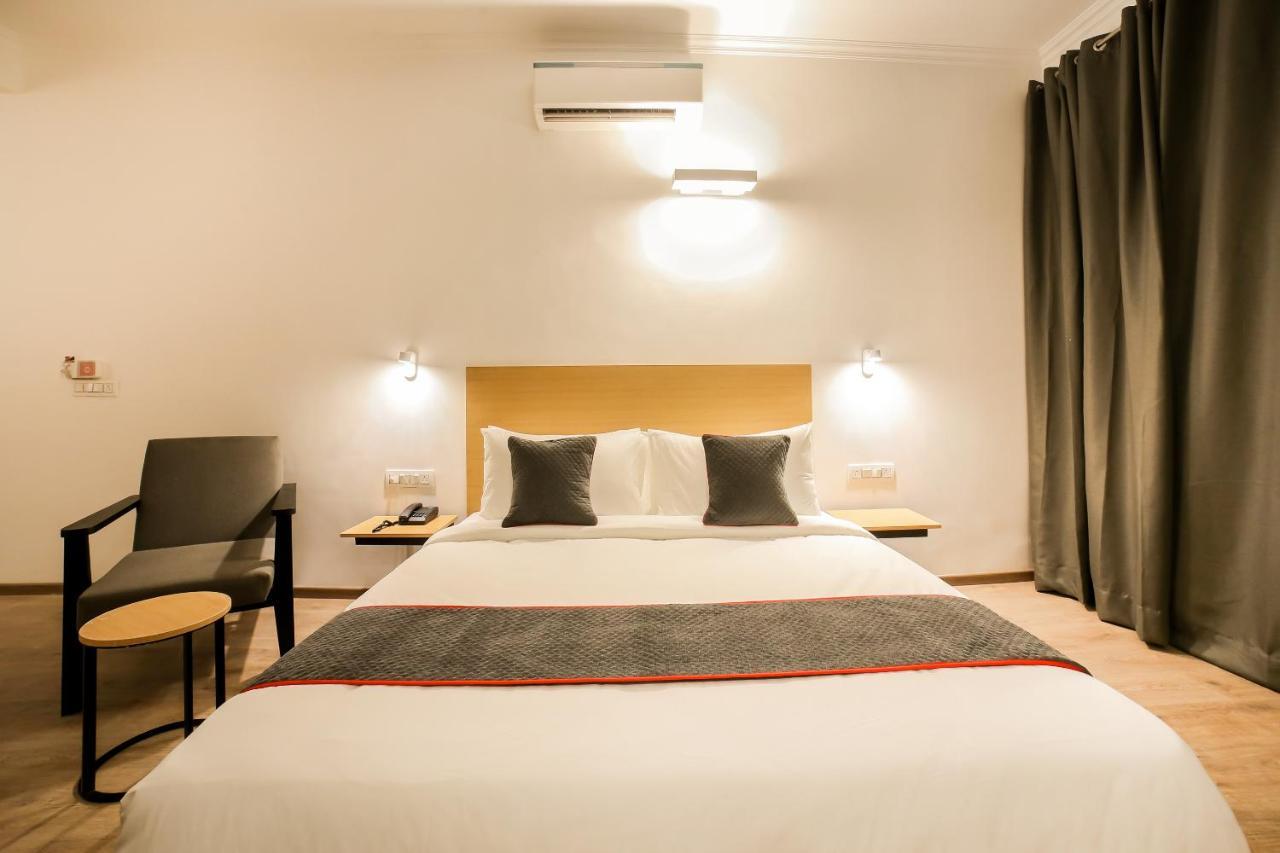 Hotel Townhouse 330 Dlf Phase-2 Near Leisure Valley Park