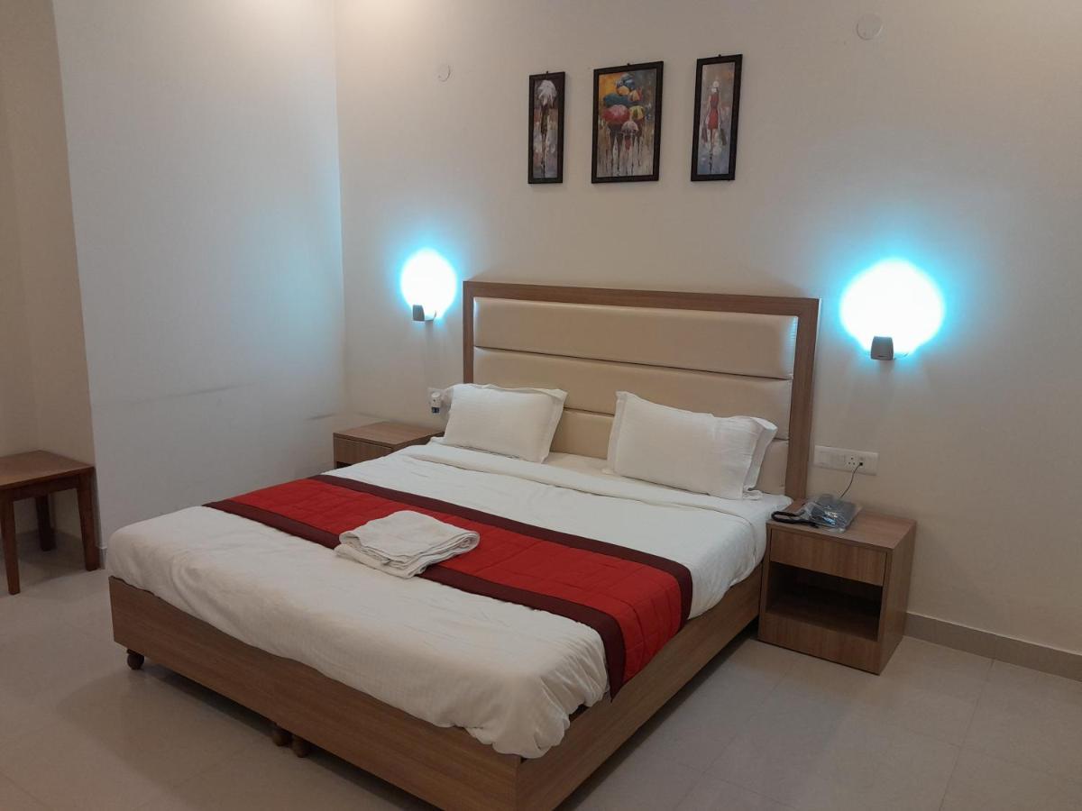 The Luxem - Behind Ibis Gurugram 3*