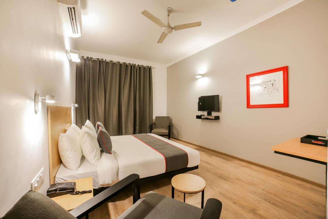 Townhouse 330 Dlf Phase-2 Near Leisure Valley Park Hotel Gurgaon