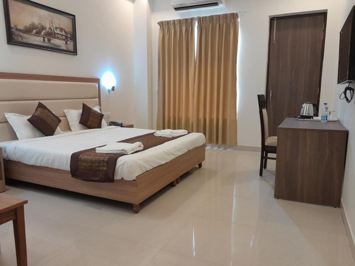 Hotel The Luxem - Behind Ibis Gurugram