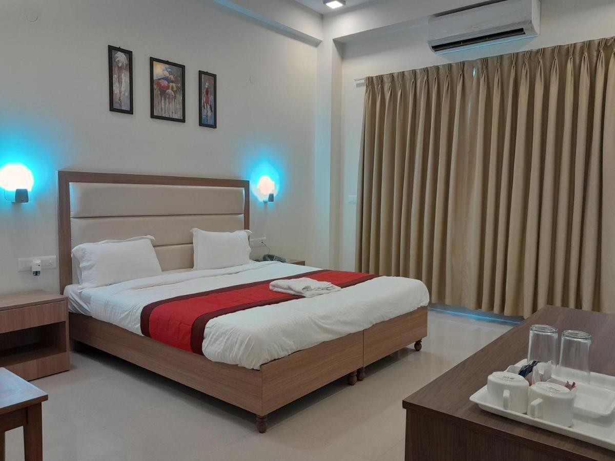 The Luxem - Behind Ibis Gurugram Hotel