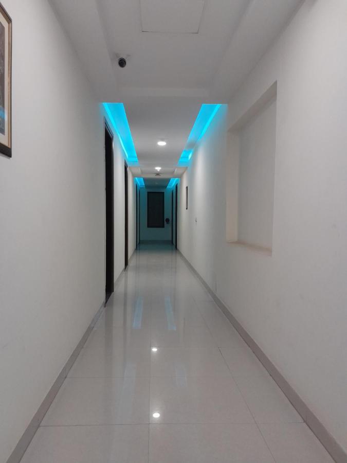 Hotel The Luxem - Behind Ibis Gurugram 3*