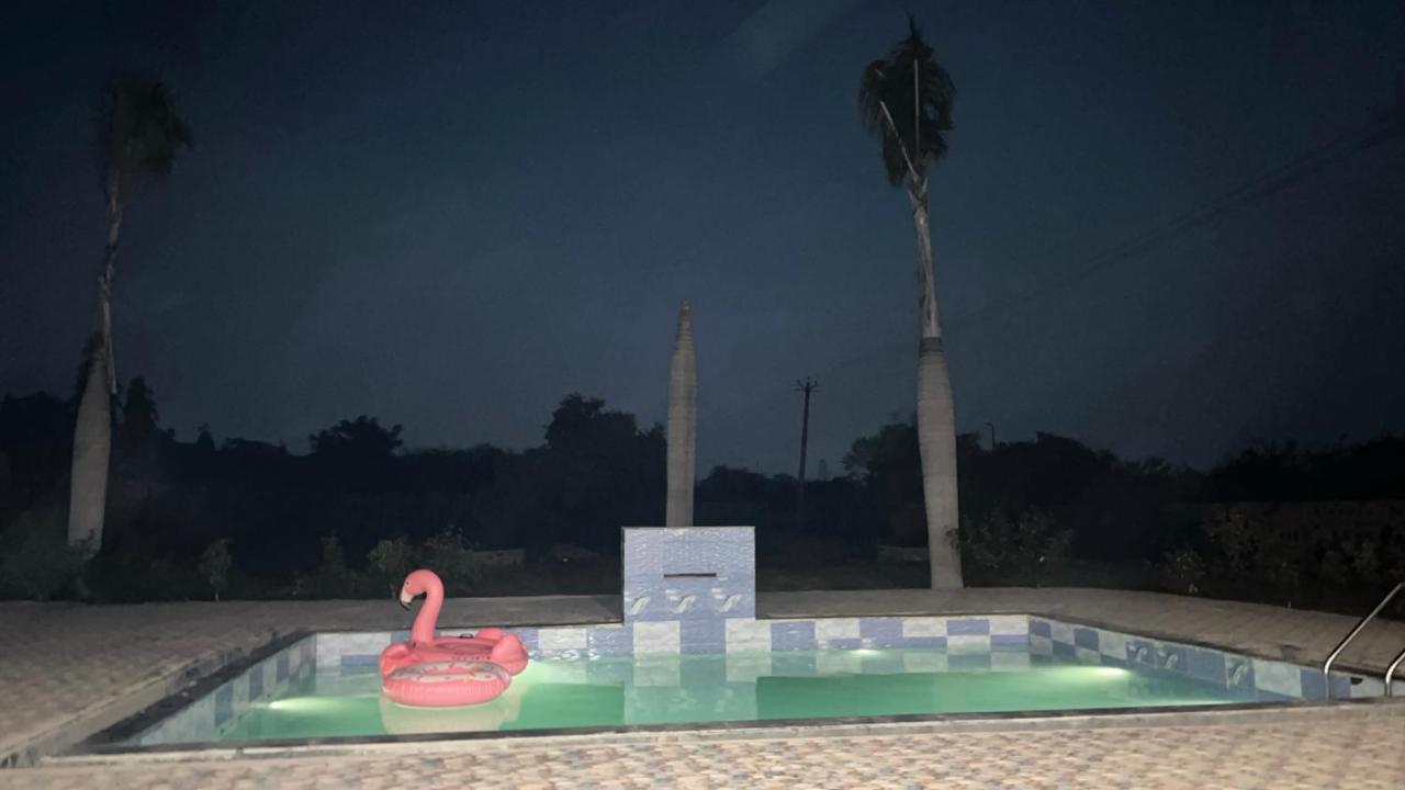 Entrie 2 Acre Farmhouse With Pool, 2 & Jacuzzi In Both Villa Gurgaon