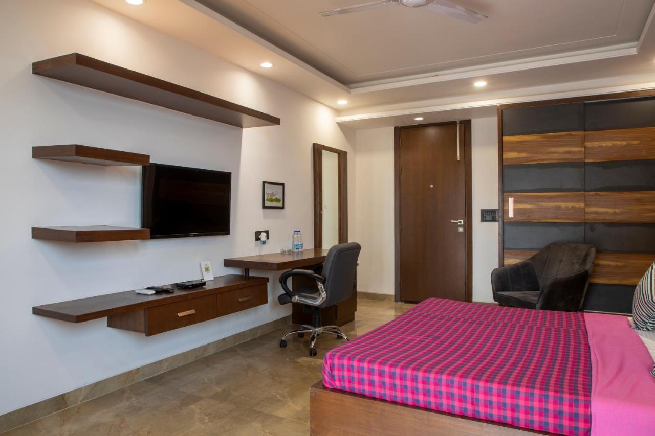 Perch Service Dlf Cyber Aparthotel *