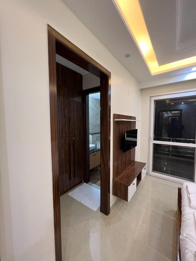 Apartment Lime Tree Two Bhk Service Golf Course Road