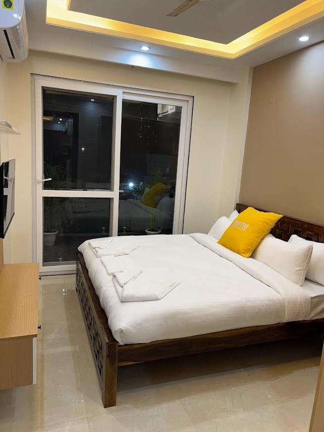 Lime Tree Two Bhk Service Golf Course Road *