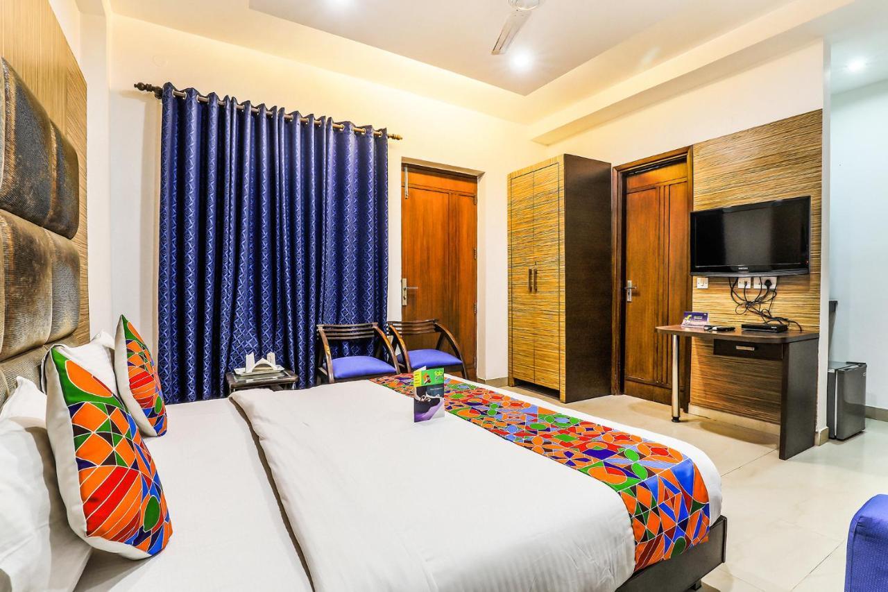 Hotel Fabhotel The Residency Dlf Galleria 3*