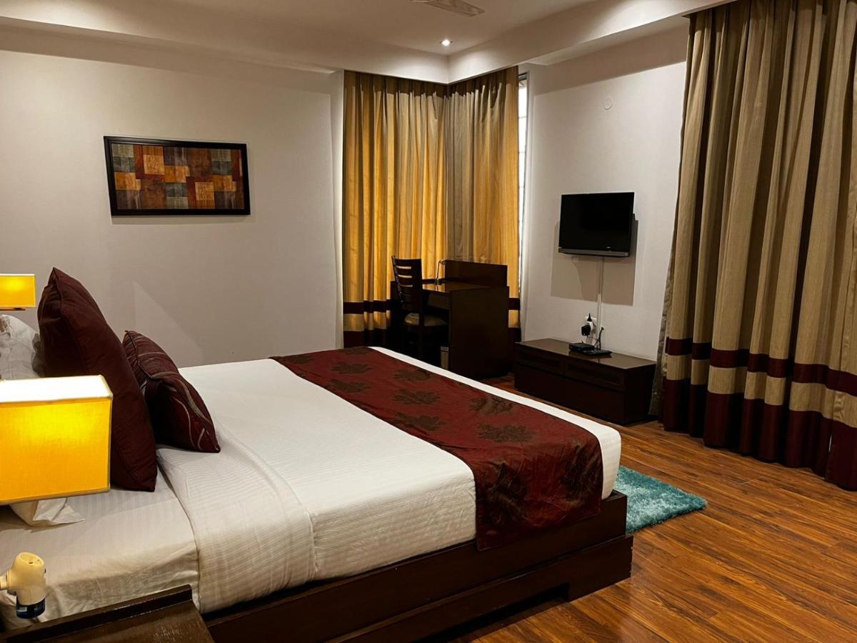 Yuhi Hotel 3*