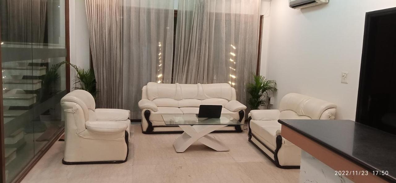 Super Luxury Near Iffco Metro